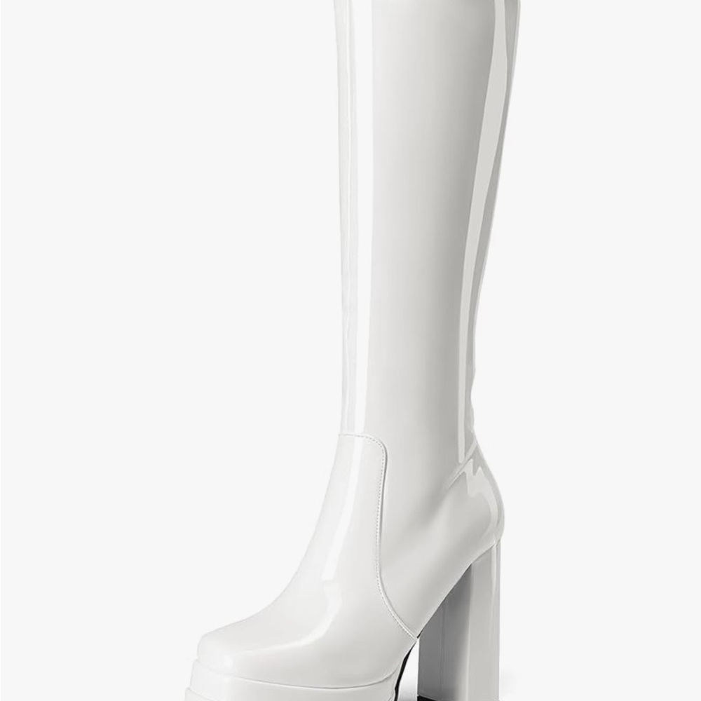 NWOT White Knee-High Women's Boots - minor imperfection